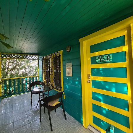 Yocamatsu Bed & Breakfast Caye Caulker Exterior photo