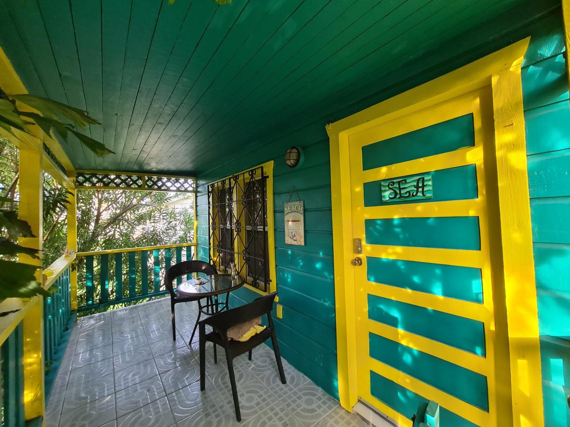 Yocamatsu Bed & Breakfast Caye Caulker Exterior photo