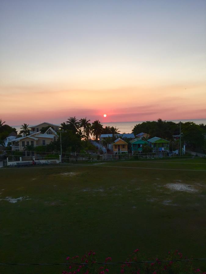 Yocamatsu Bed & Breakfast Caye Caulker Exterior photo